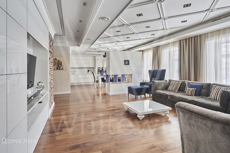 Продаётся 5-комнатная квартира, 215 м²