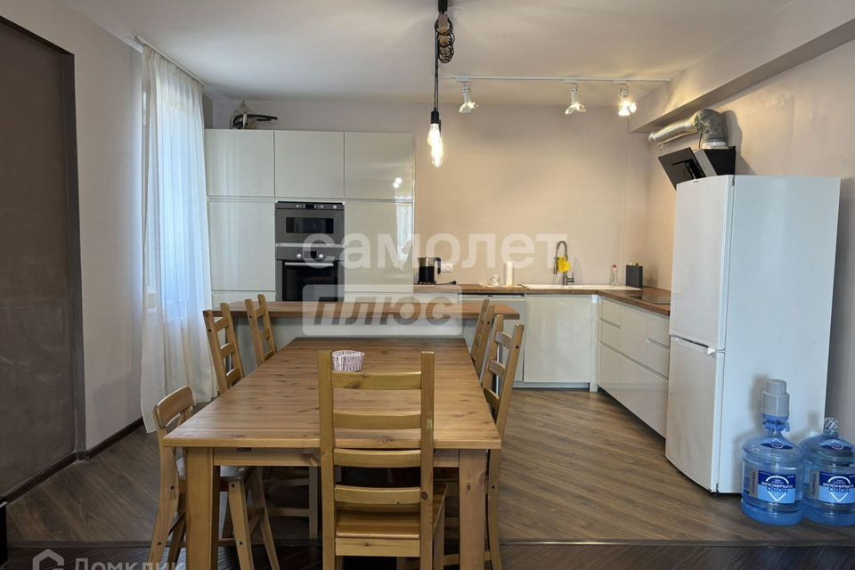 Сдаётся 3-комнатная квартира, 98.2 м²