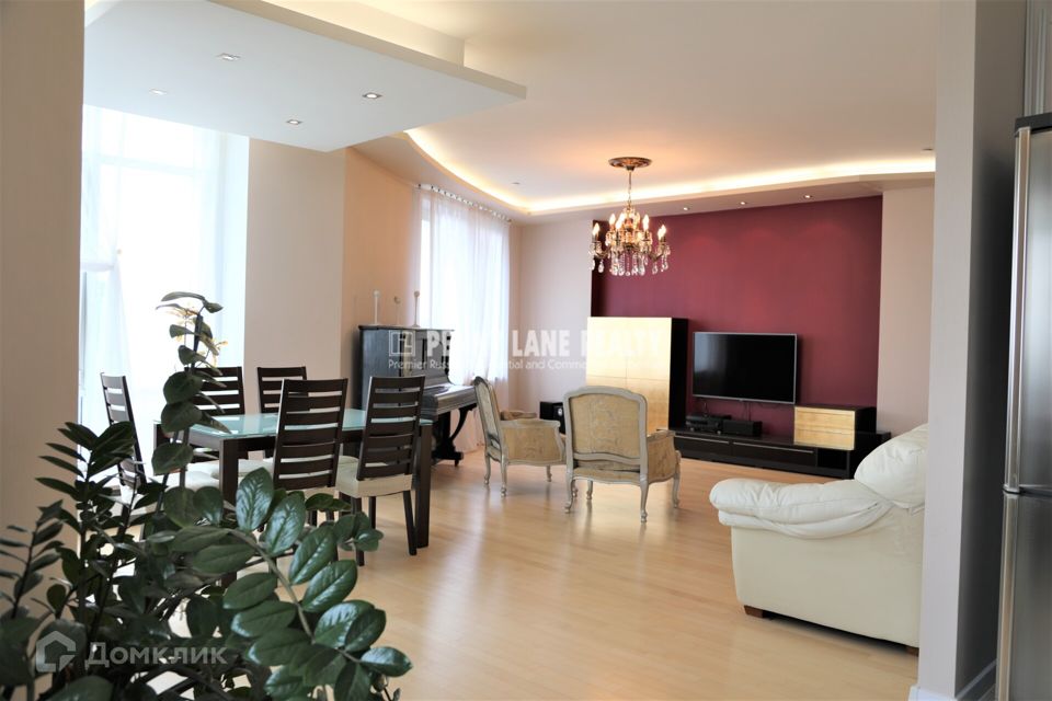 Продаётся 3-комнатная квартира, 140.4 м²