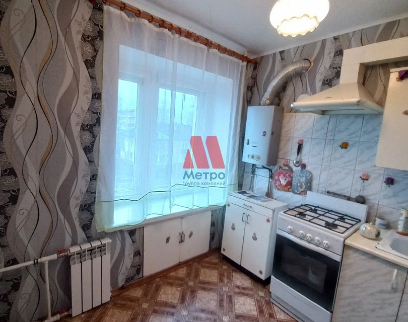 Продаётся 4-комнатная квартира, 60.5 м²