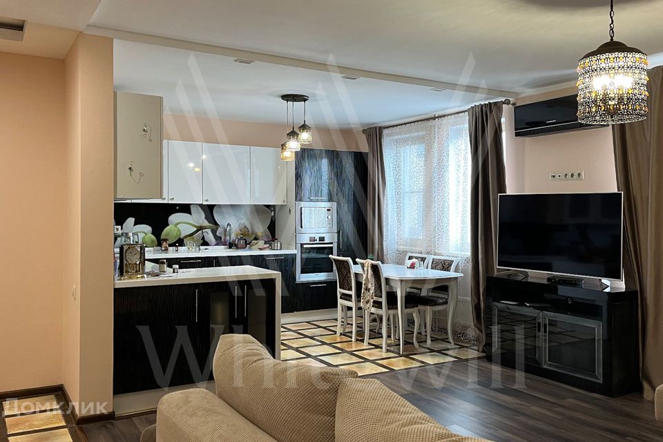 Продаётся 3-комнатная квартира, 104 м²