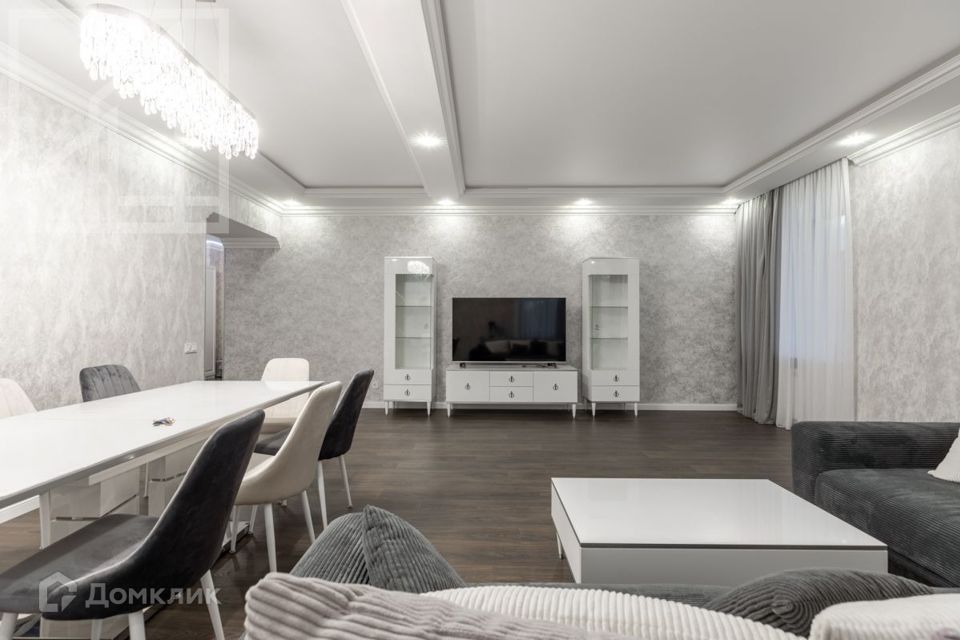 Сдаётся 4-комнатная квартира, 135 м²