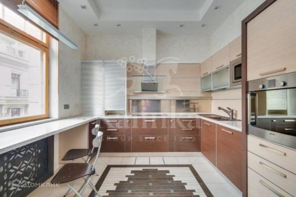 Продаётся 3-комнатная квартира, 149 м²