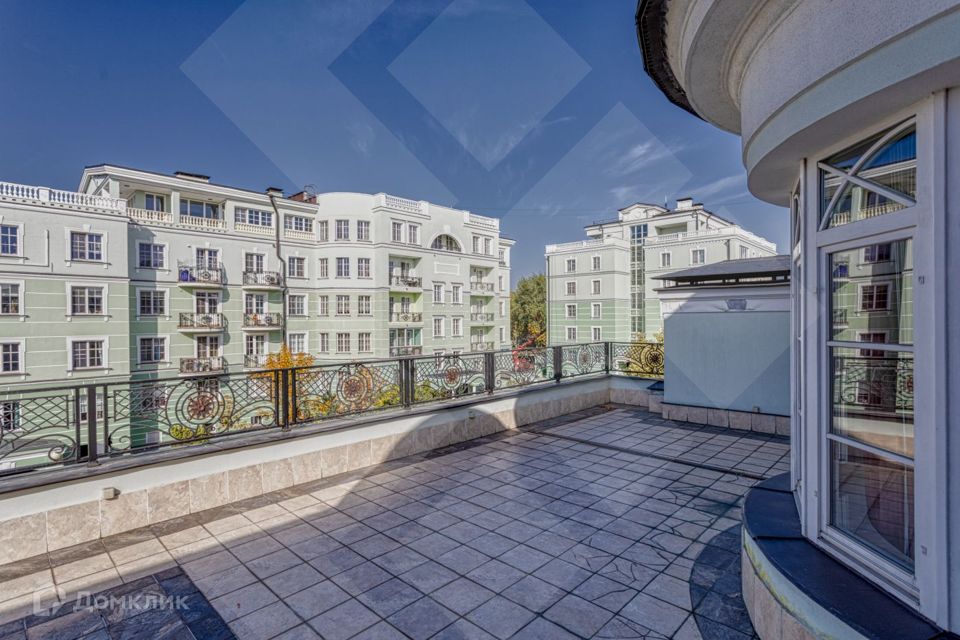 Продаётся 6-комнатная квартира, 450 м²