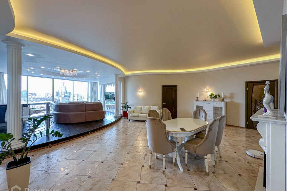 Продаётся 3-комнатная квартира, 145.8 м²