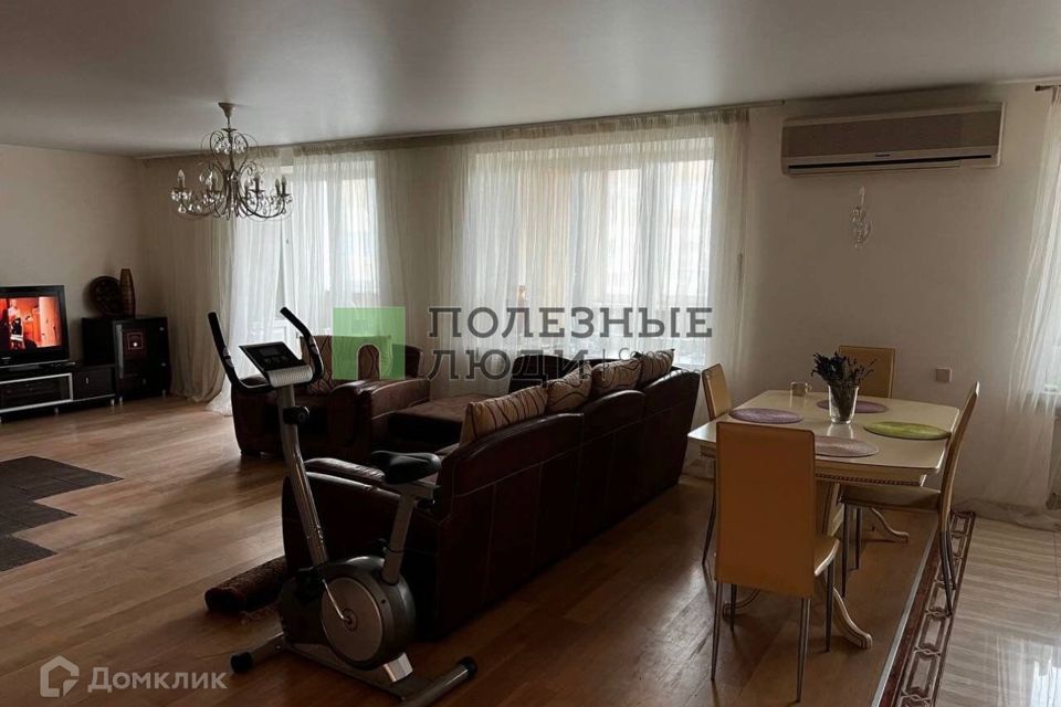 Продаётся 4-комнатная квартира, 153 м²