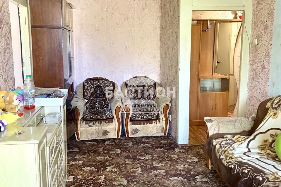 Продаётся 3-комнатная квартира, 48.3 м²