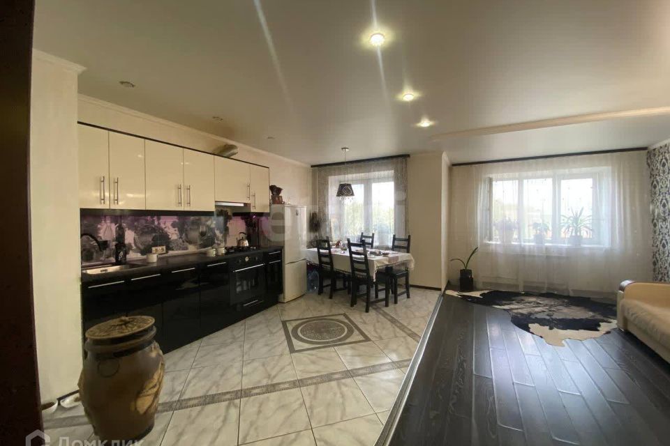 Продаётся 2-комнатная квартира, 61.5 м²