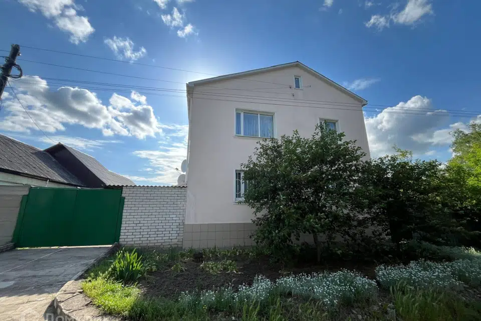 Продаётся 2-этажный дом, 140 м²
