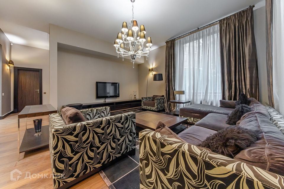 Сдаётся 5-комнатная квартира, 380 м²