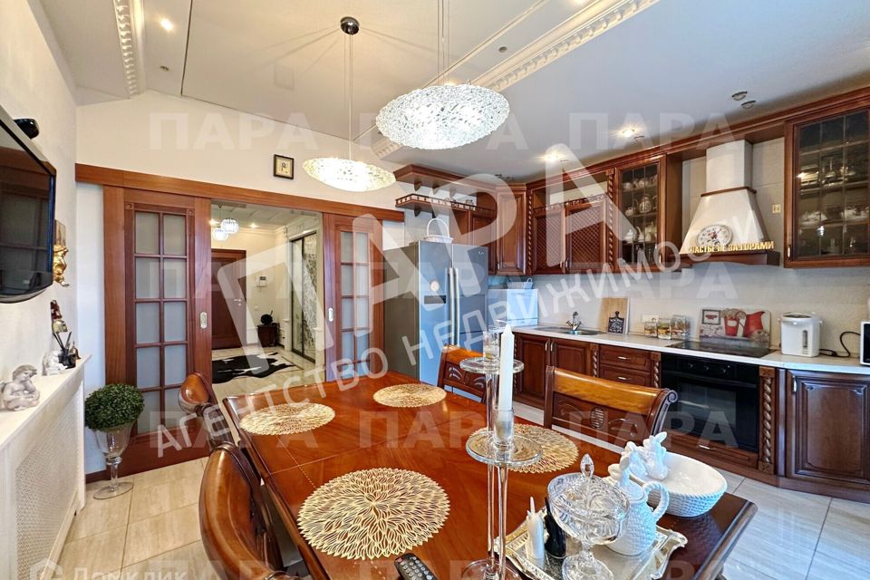 Сдаётся 3-комнатная квартира, 140 м²