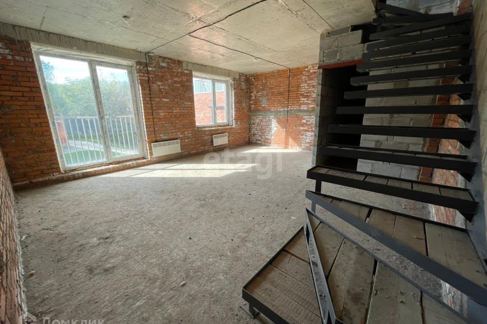 Продаётся 4-комнатная квартира, 76 м²