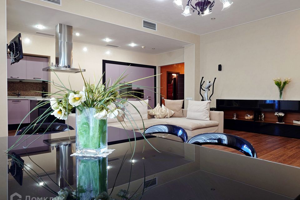 Продаётся 2-комнатная квартира, 125.3 м²