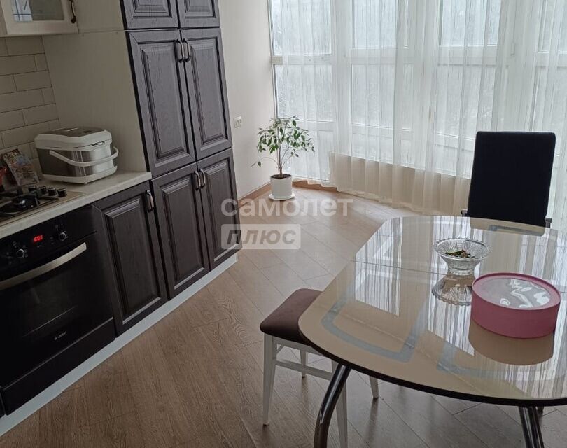 Продаётся 1-комнатная квартира, 60.8 м²