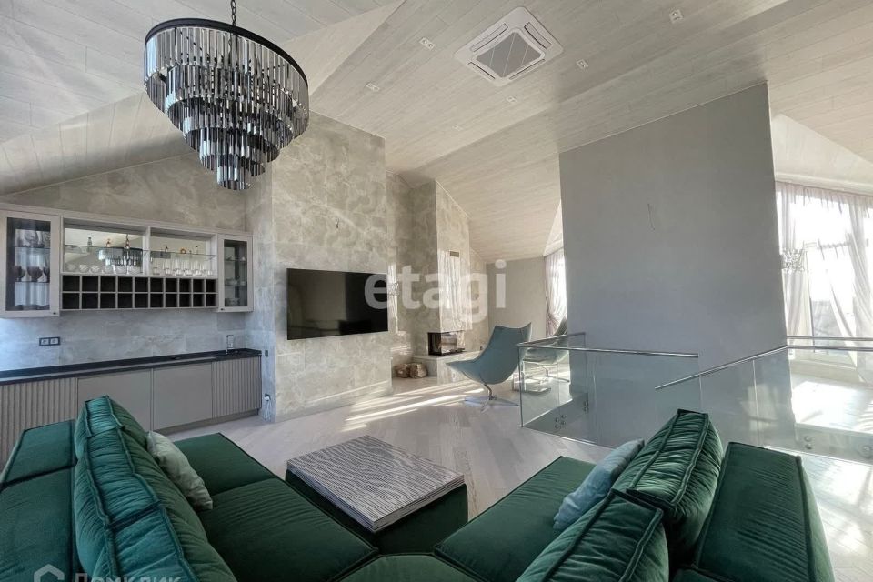Сдаётся 5-комнатная квартира, 236.5 м²