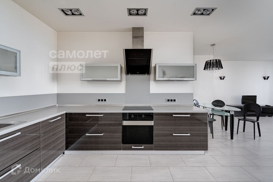 Продаётся 2-комнатная квартира, 90.8 м²