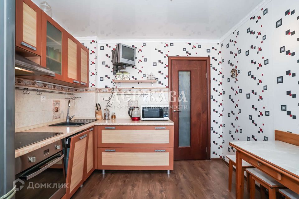 Продаётся 4-комнатная квартира, 88 м²