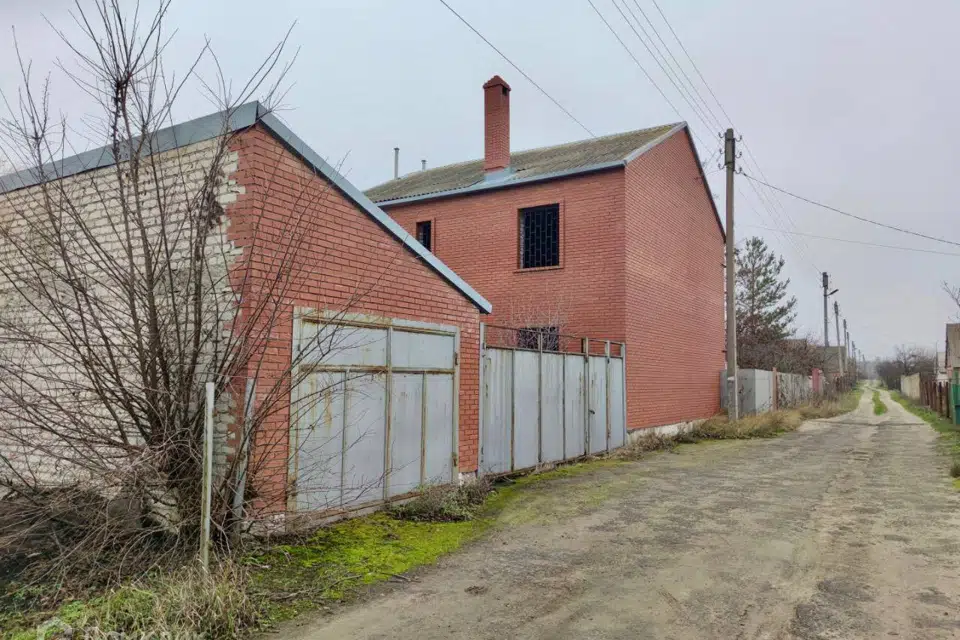 Продаётся 2-этажный дом, 200 м²