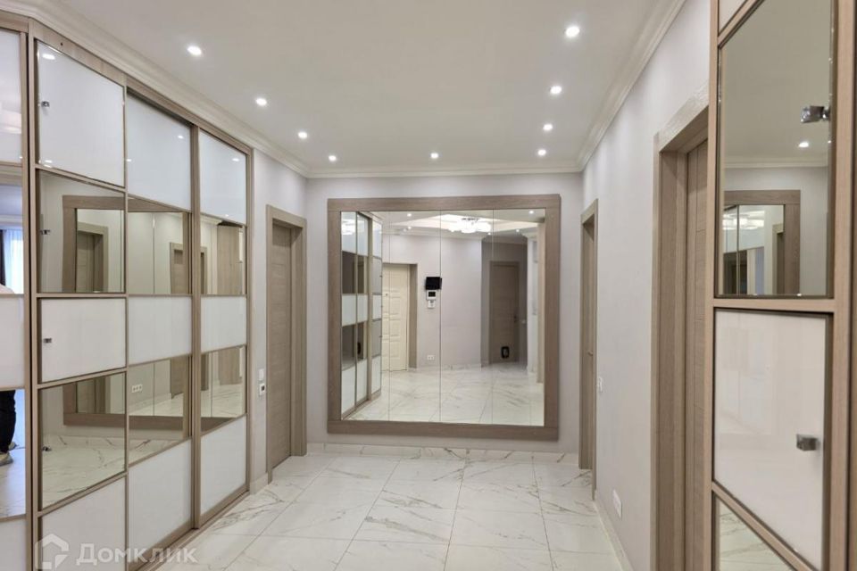 Продаётся 4-комнатная квартира, 164.8 м²