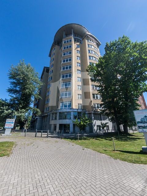 Продаётся 3-комнатная квартира, 149.6 м²