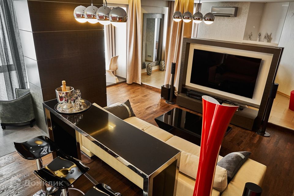 Продаётся 1-комнатная квартира, 62.2 м²