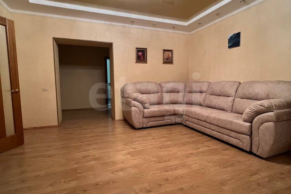 Продаётся 3-комнатная квартира, 108.5 м²