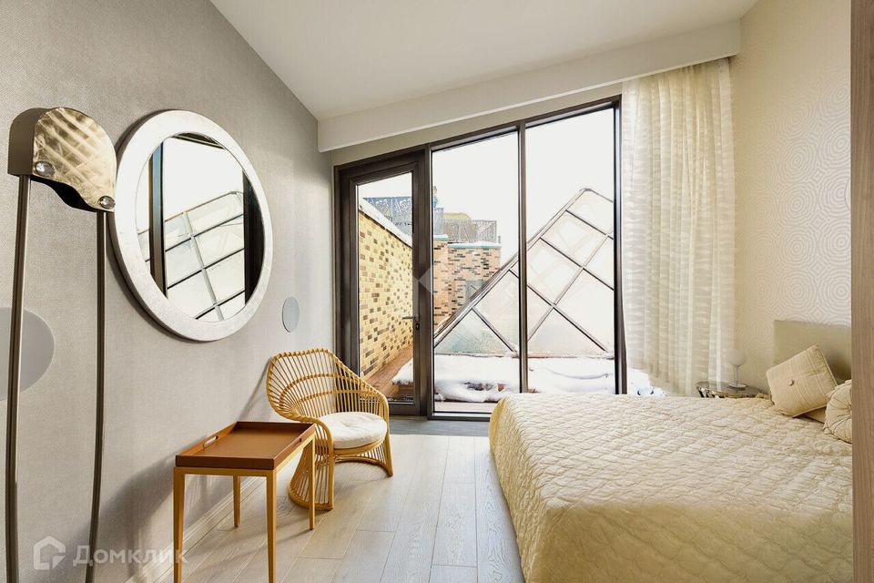 Сдаётся 6-комнатная квартира, 700 м²