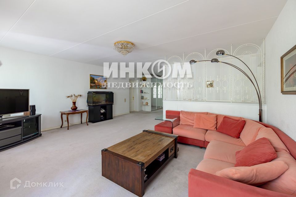 Продаётся 4-комнатная квартира, 144 м²