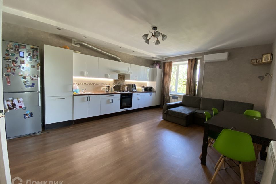 Продаётся 3-комнатная квартира, 130 м²