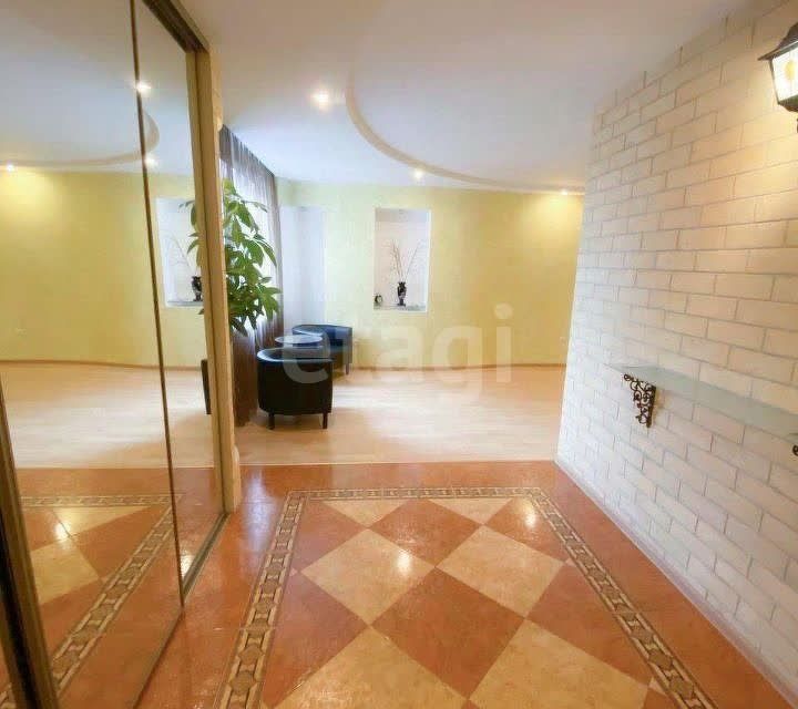 Продаётся 3-комнатная квартира, 127 м²