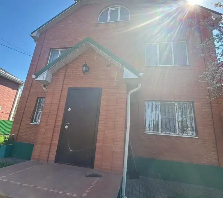 Продаётся 3-этажный дом, 288 м²