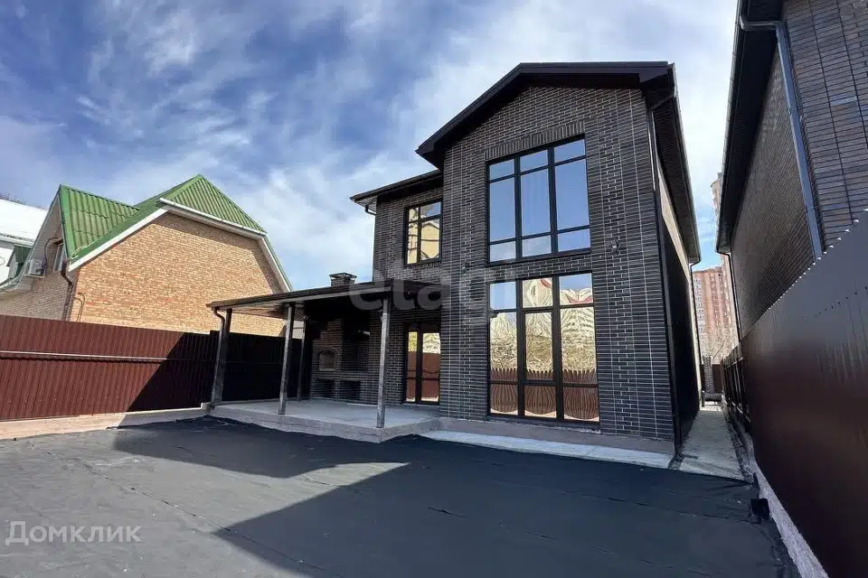 Продаётся 3-этажный дом, 221 м²
