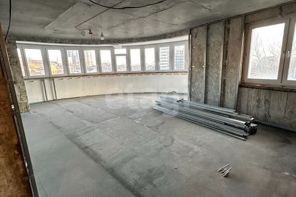 Продаётся 3-комнатная квартира, 101.8 м²