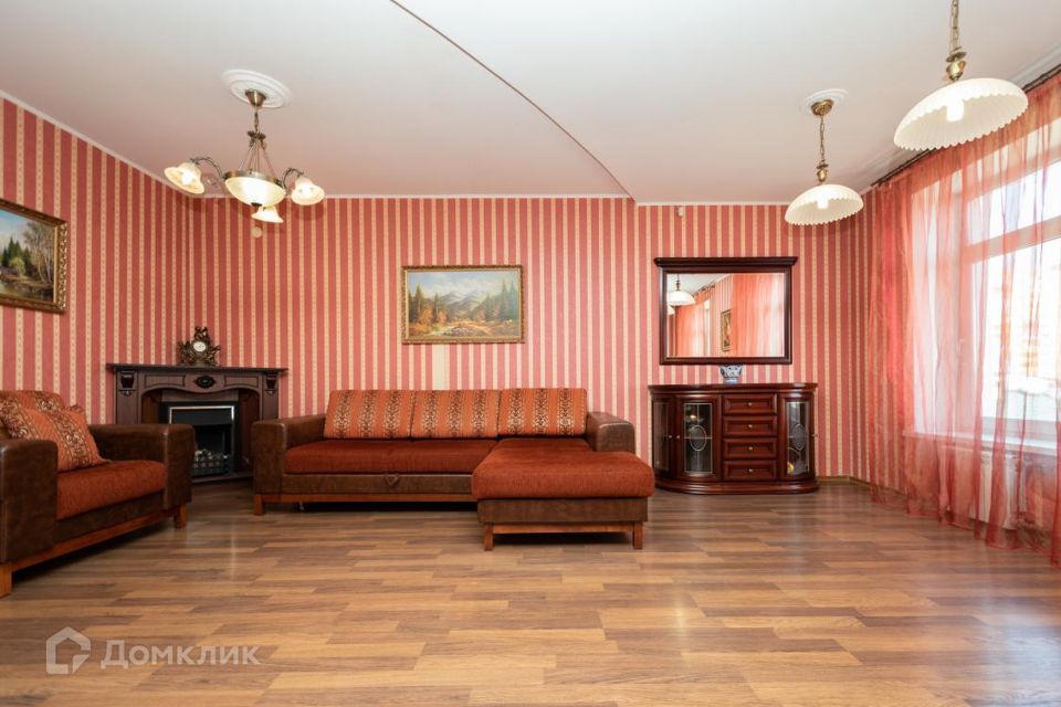 Продаётся 3-комнатная квартира, 130 м²