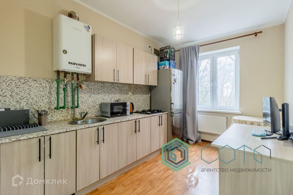 Продаётся 1-комнатная квартира, 42.1 м²