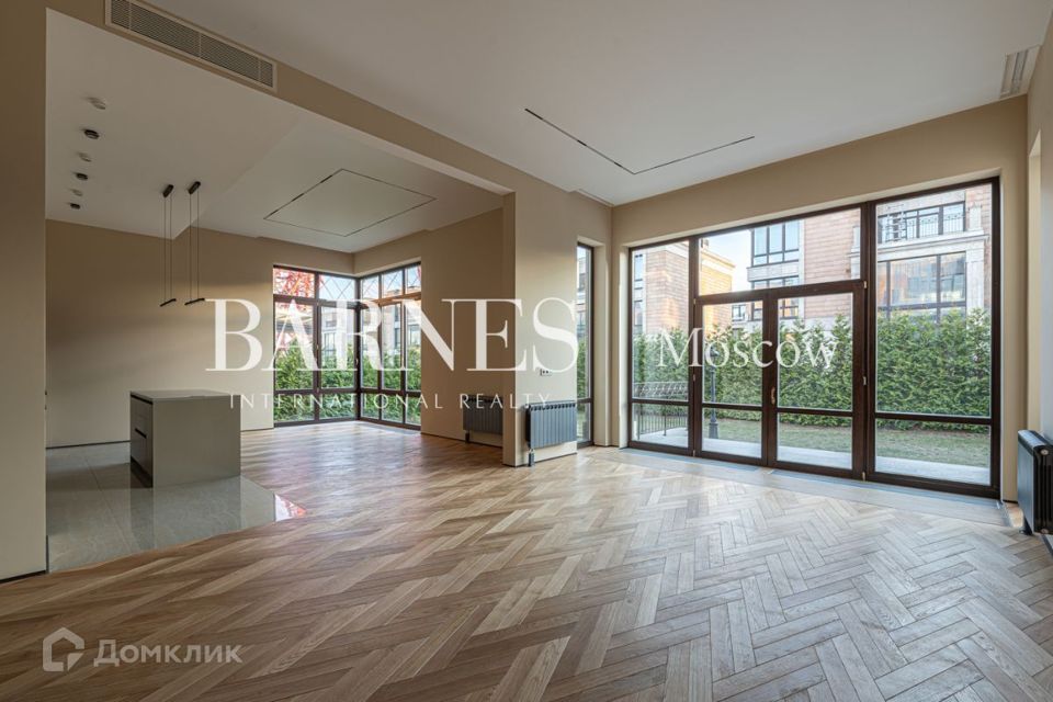 Сдаётся 4-комнатная квартира, 230 м²