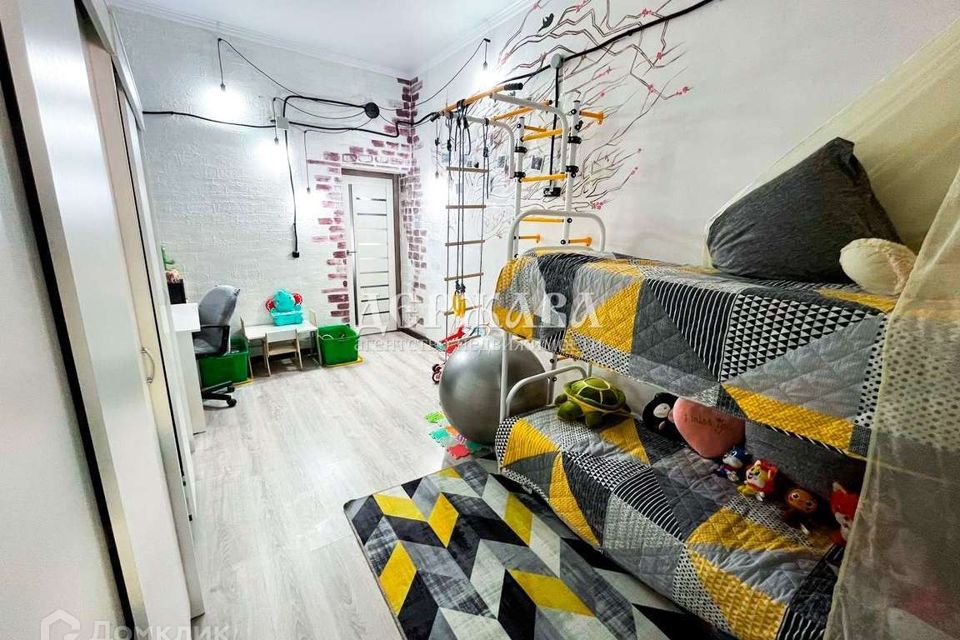 Продаётся 4-комнатная квартира, 73 м²