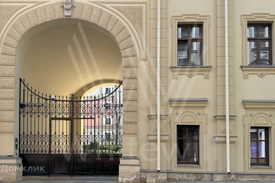 Продаётся 5-комнатная квартира, 192 м²