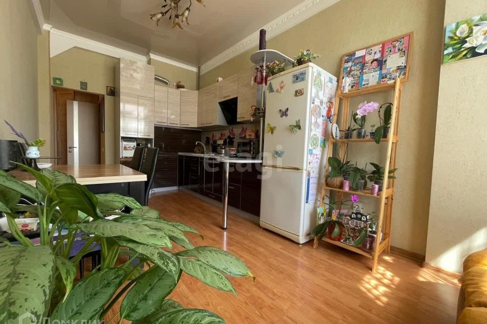 Продаётся 1-комнатная квартира, 42.7 м²