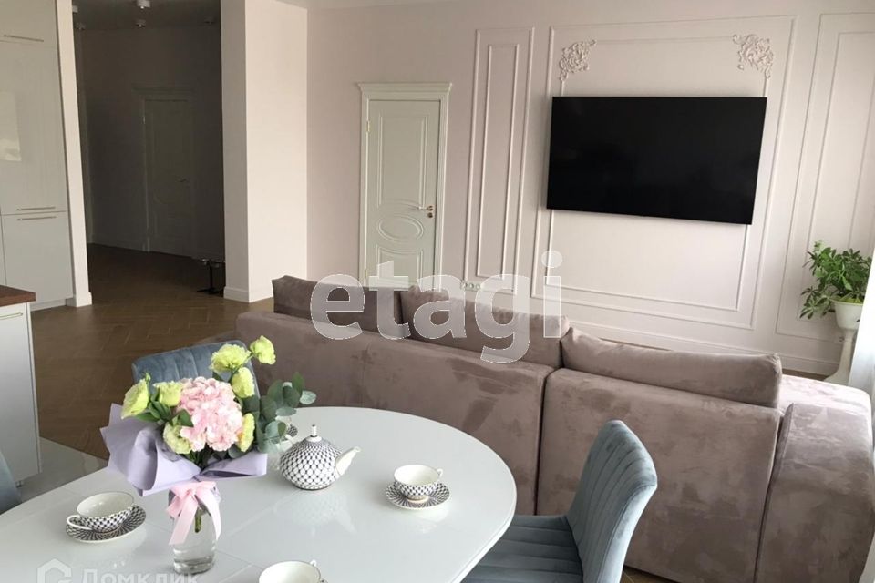 Продаётся 3-комнатная квартира, 105.3 м²