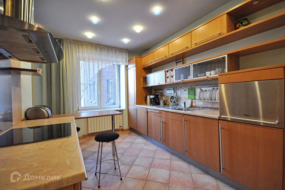 Продаётся 4-комнатная квартира, 131.1 м²