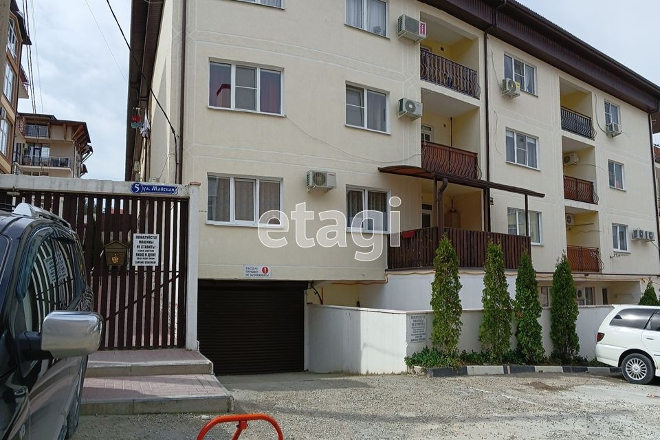 Продаётся 1-комнатная квартира, 54 м²