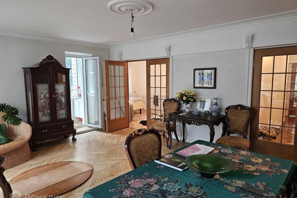 Продаётся 4-комнатная квартира, 100 м²