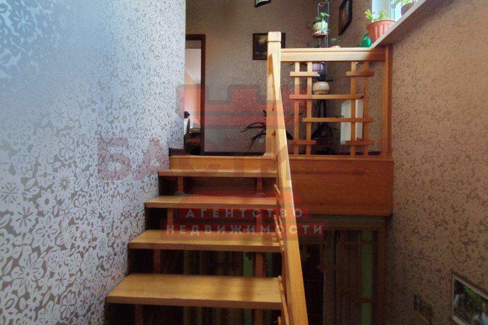 Продаётся 3-этажный дом, 300 м²