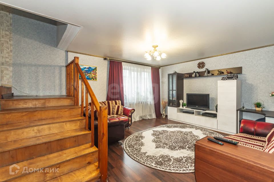 Продаётся 4-комнатная квартира, 104 м²