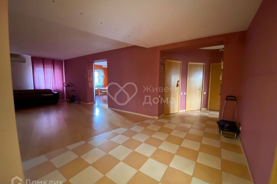Продаётся 4-комнатная квартира, 145.9 м²