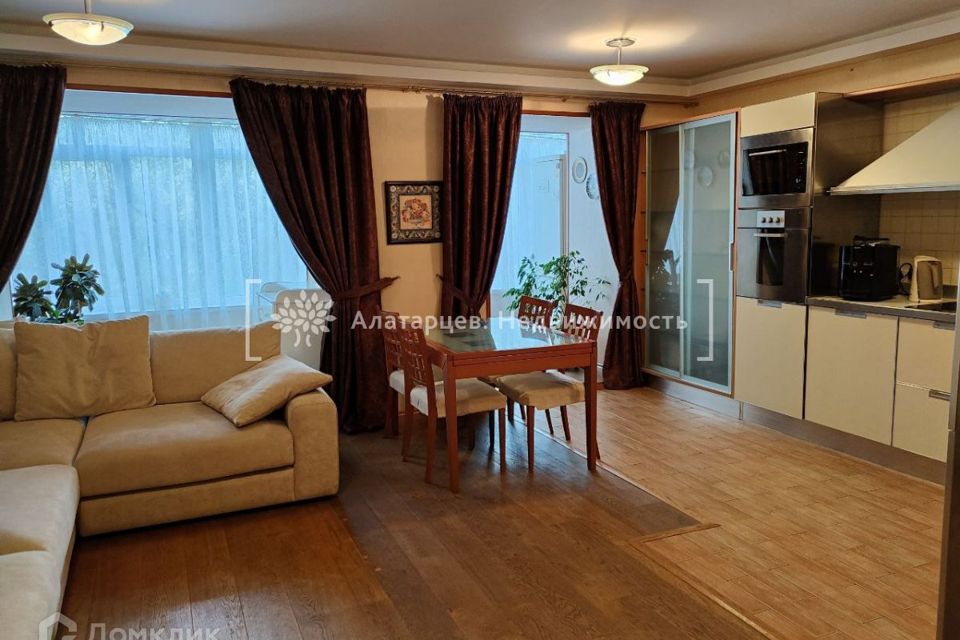 Продаётся 3-комнатная квартира, 101 м²