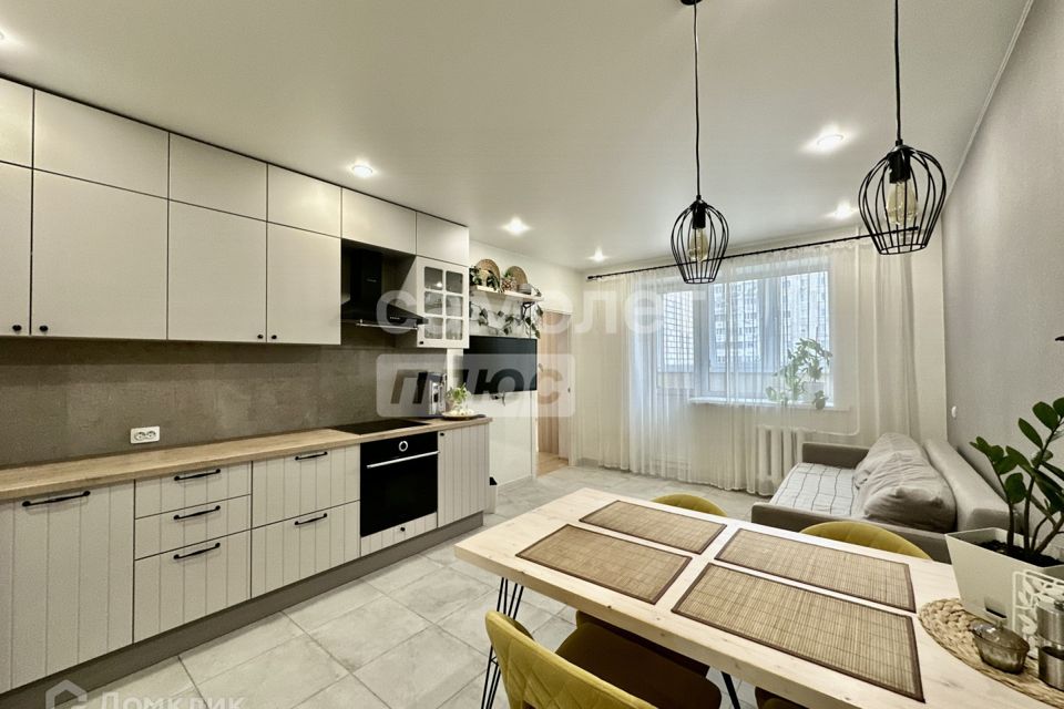 Продаётся 4-комнатная квартира, 99.8 м²