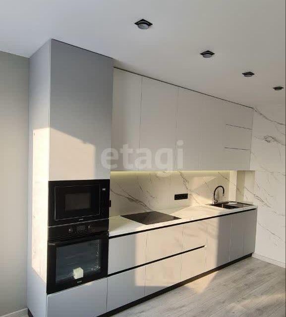 Продаётся 1-комнатная квартира, 42.3 м²