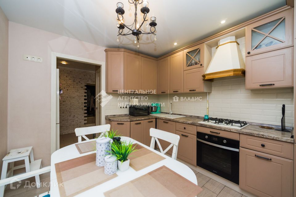 Продаётся 4-комнатная квартира, 82.9 м²